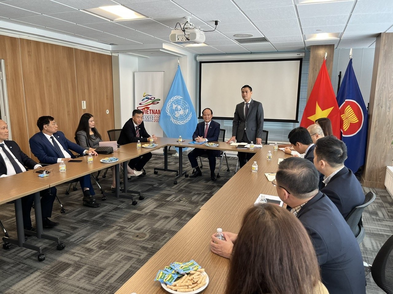 Phái đoàn Việt Nam tại Liên hợp quốc đón và làm việc với đoàn đại biểu thành phố Hà Nội Phái đoàn Việt Nam tại Liên hợp quốc đón và làm việc với đoàn đại biểu thành phố Hà Nội