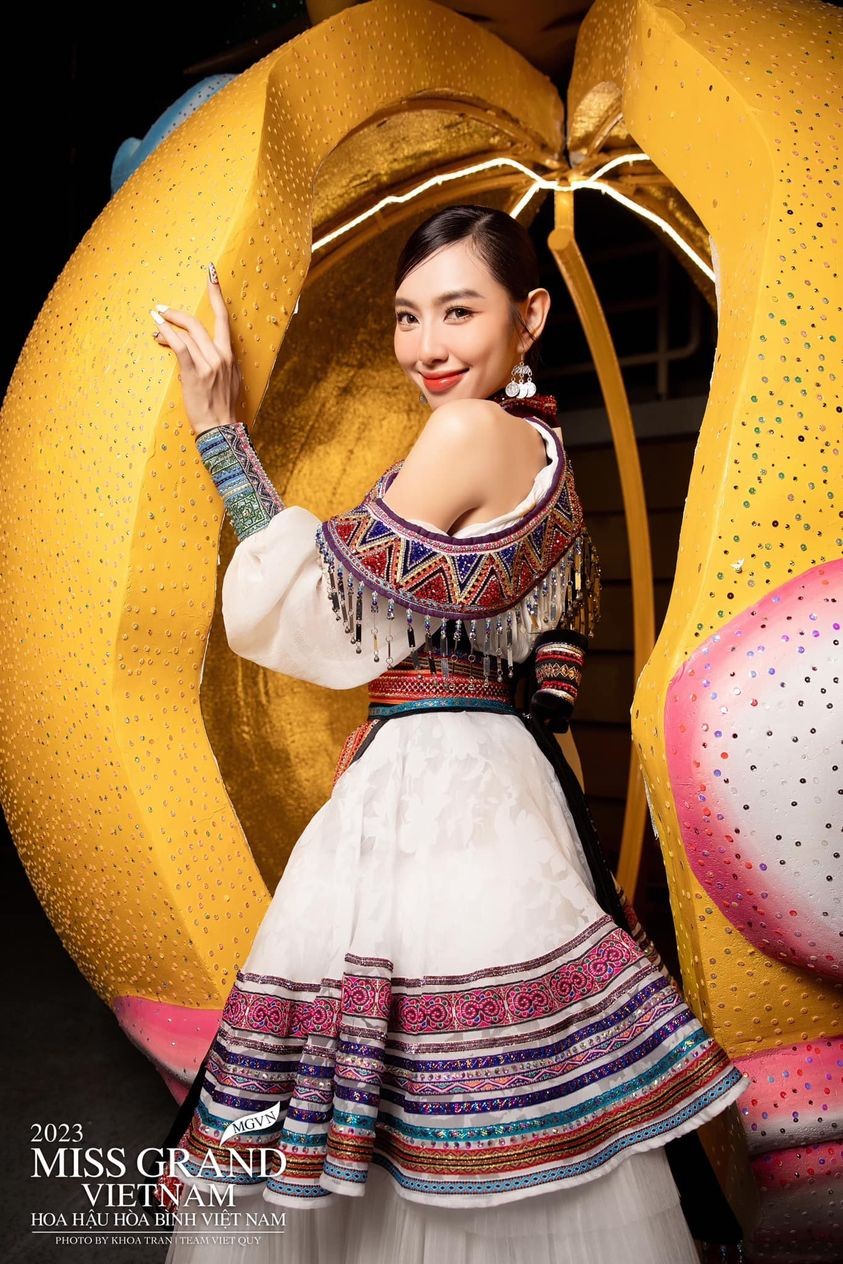 Hoa hậu Thùy Tiên