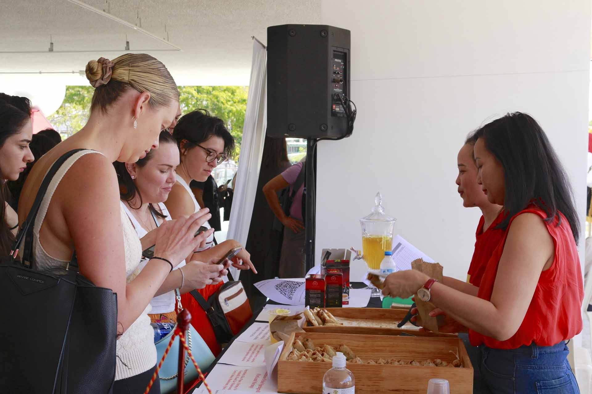 Đại sứ quán Việt Nam tại Brazil tham gia hội chợ văn hóa và ẩm thực các nước châu Á châu Đại dương năm 2023