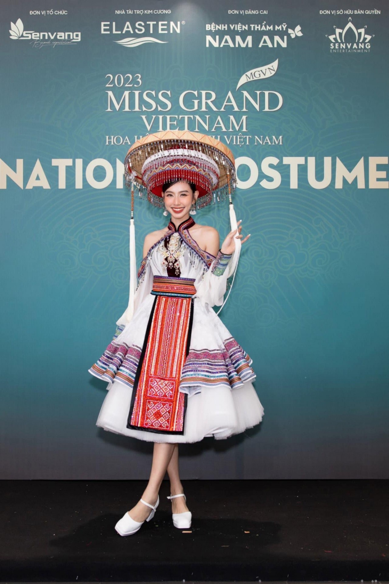 Hoa hậu Thùy Tiên