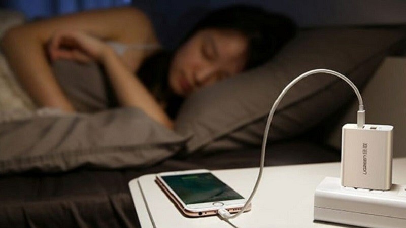 Sạc iPhone qua đêm, Apple đưa ra cảnh báo gì?
