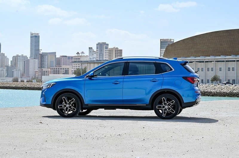 MG RX5 2023 được các nhân viên đại lý chào bán thuộc nhóm CUV cỡ B.