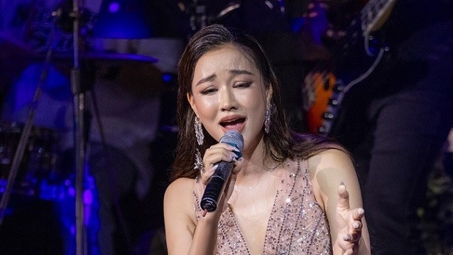 'Ở ẩn' nhiều năm sau biến cố sức khỏe, ca sĩ Maya trở lại sân khấu