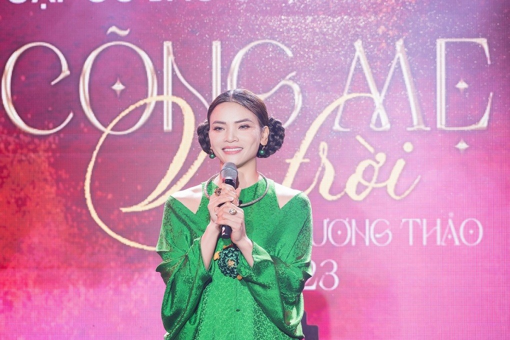 Ca sĩ Phạm Phương Thảo nói, cô có vẻ ngoài mạnh mẽ nhưng đôi khi rất yếu đuối. Mất mát to lớn khi hai người thầy Quý Dương và An Thuyên qua đời khiến cô vô cùng sợ hãi. Cô ám ảnh vì nghĩ một ngày nào đó cha mẹ sẽ rời bỏ mình.