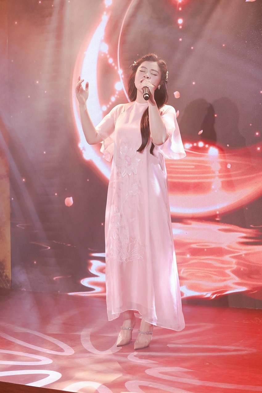 Ca sĩ Phạm Phương Thảo