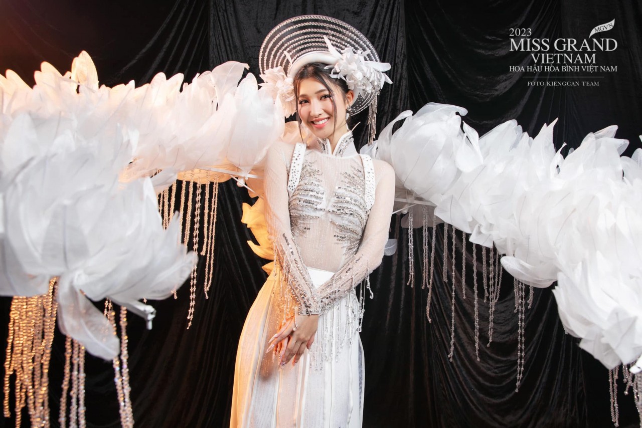 Á hậu Phương Nhi