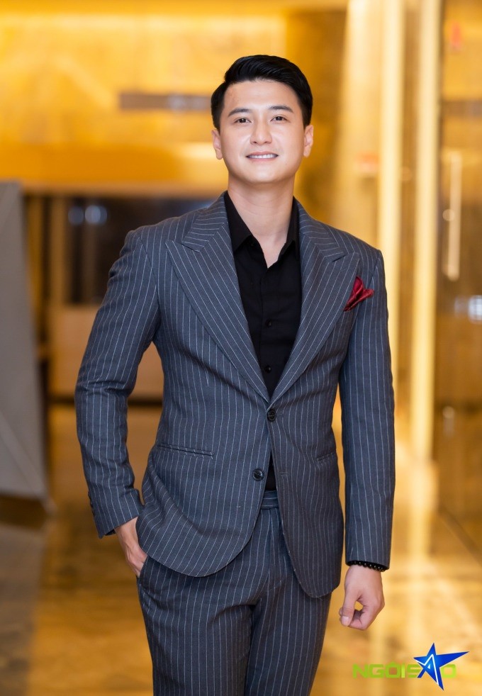 Với Huỳnh Anh, được đảm nhận vai công an là một niềm vinh dự, đáng tự hào. Anh tìm hiểu, học hỏi kinh nghiệm về tác phong, cử chỉ của các chiến sĩ công an trong đời sống thường ngày để vào vai cho mượt. 