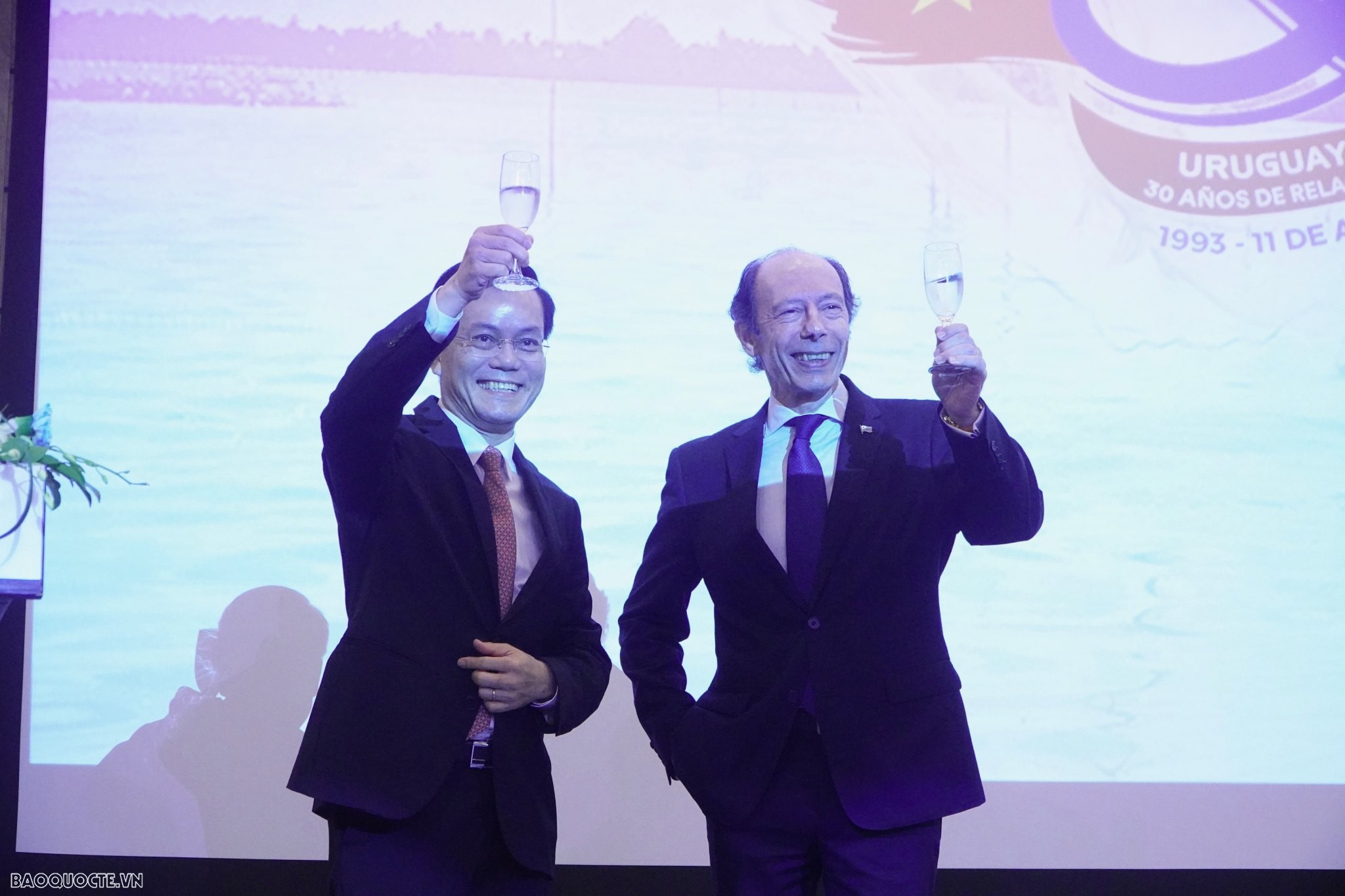 Đặt nền móng cho mối quan hệ lâu dài, vững chắc và tin cậy giữa Việt Nam và Uruguay Đặt nền móng cho mối quan hệ lâu dài, vững chắc và tin cậy giữa Việt Nam và Uruguay