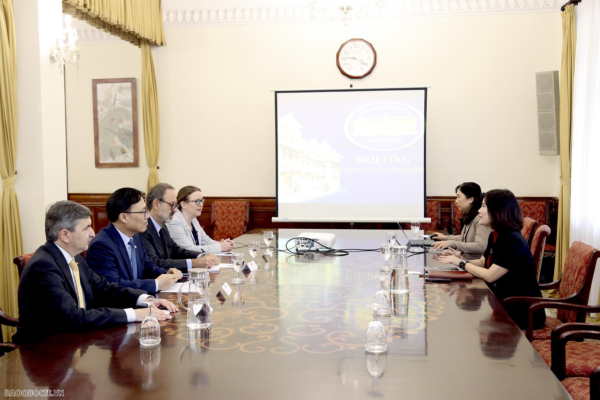 Bộ Ngoại giao tiếp nhận bản sao Thư ủy nhiệm bổ nhiệm Đại sứ Lithuania và Bulgaria tại Việt Nam