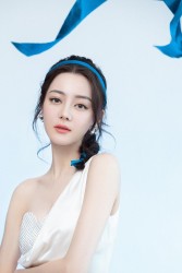 Nhan sắc hút hồn của Địch Lệ Nhiệt Ba