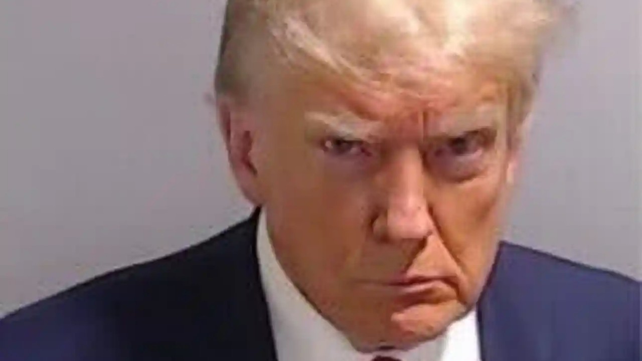 Bầu cử Tổng thống Mỹ: Ông Donald Trump chụp hình cảnh sát tại nhà tù ở Georgia