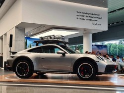 Cận cảnh siêu xe thể thao Porsche 911 Dakar 2023 vừa ra mắt tại Việt Nam