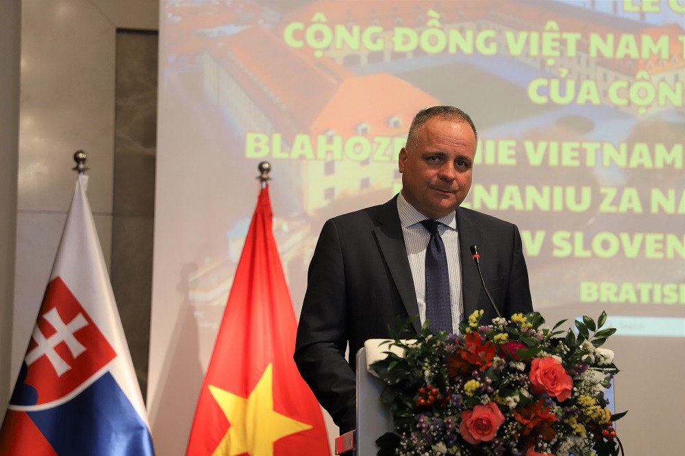 Lễ chúc mừng cộng đồng người Việt Nam tại Slovakia được công nhận dân tộc thiểu số của sở tại