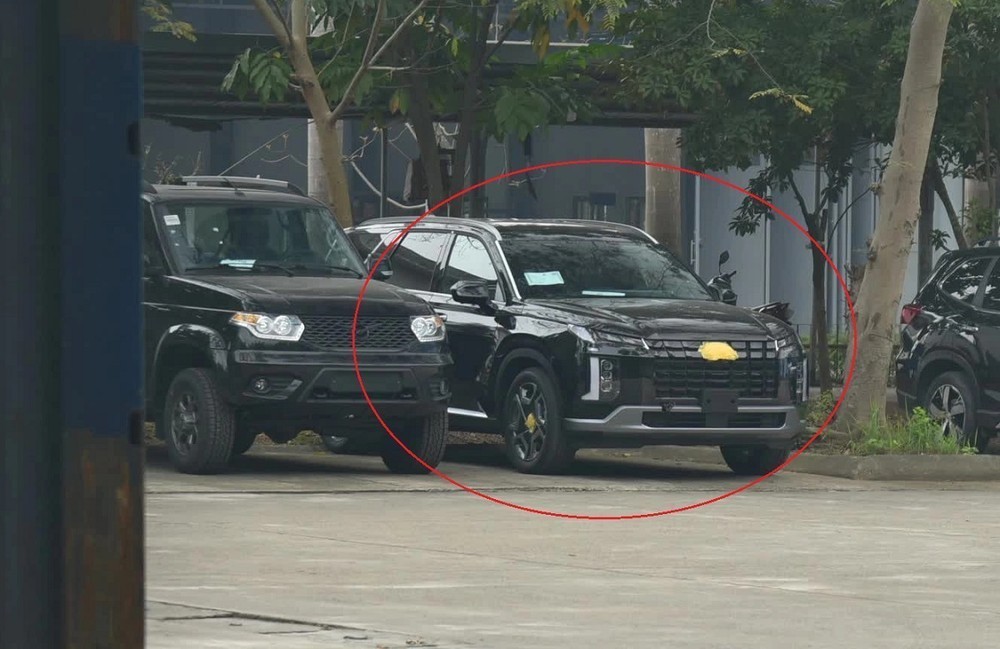 Hyundai Palisade 2024 được bắt gặp tại trung tâm đăng kiểm khí thải ở Việt Nam.