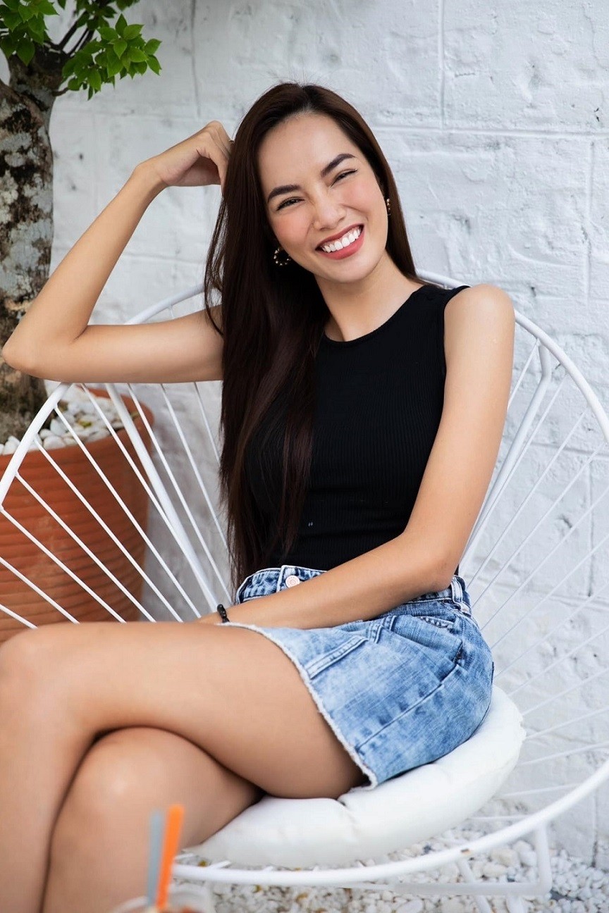 Đăng quang Miss Grand Vietnam 2023 tối 27/8, Lê Hoàng Phương được nhiều khán giả ủng hộ. Người đẹp 28 tuổi nổi bật từ đầu cuộc thi, trình diễn đẹp, ứng xử lưu loát trong chung kết. Mỹ nhân nói, cô đăng quang nhờ may mắn và đến giờ vẫn chưa tin bản thân trở thành tân Hoa hậu. Đăng quang Miss Grand Vietnam 2023 tối 27/8, Lê Hoàng Phương được nhiều khán giả ủng hộ. Người đẹp 28 tuổi nổi bật từ đầu cuộc thi, trình diễn đẹp, ứng xử lưu loát trong chung kết. Mỹ nhân nói, cô đăng quang nhờ may mắn và đến giờ vẫn chưa tin bản thân trở thành tân Hoa hậu.