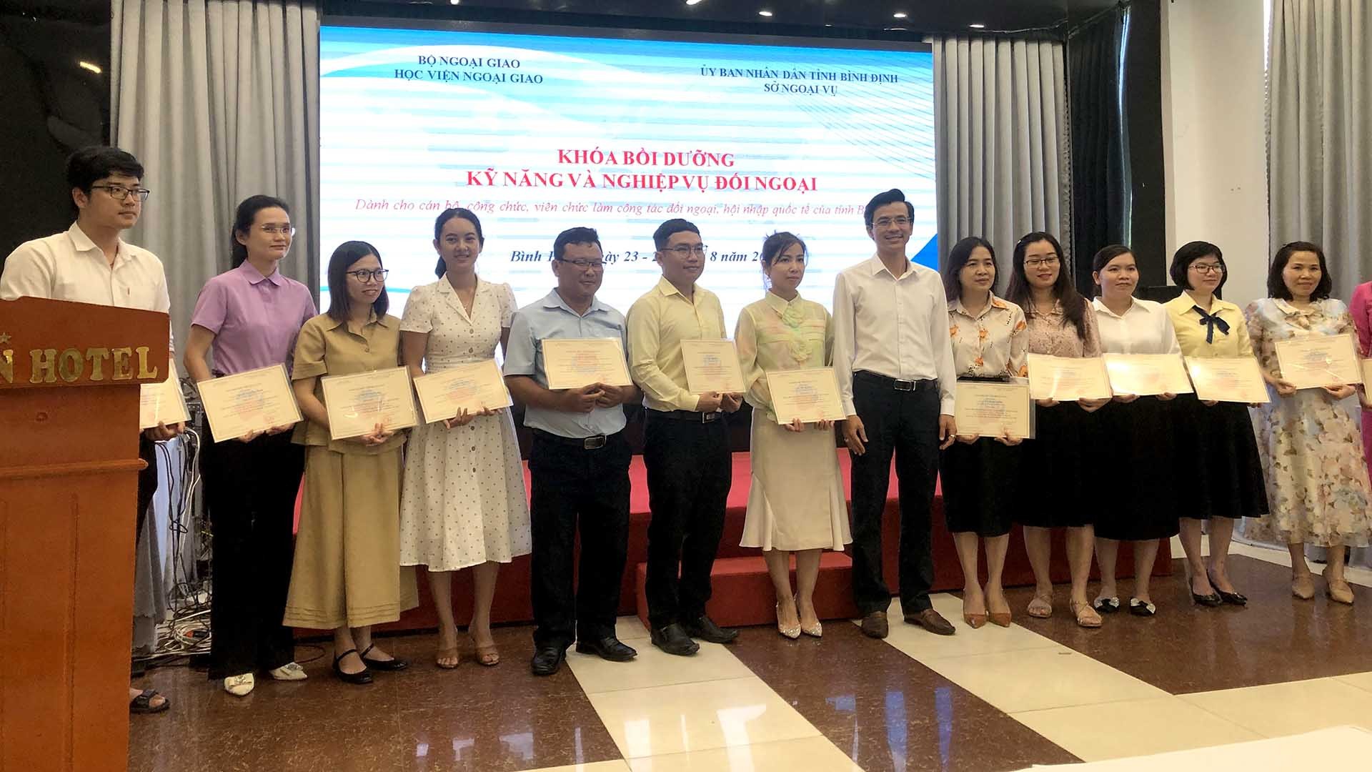 Khóa bồi dưỡng kỹ năng và nghiệp vụ đối ngoại tại tỉnh Bình Định