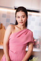 Gu thời trang trẻ trung, cá tính của diễn viên Khả Ngân