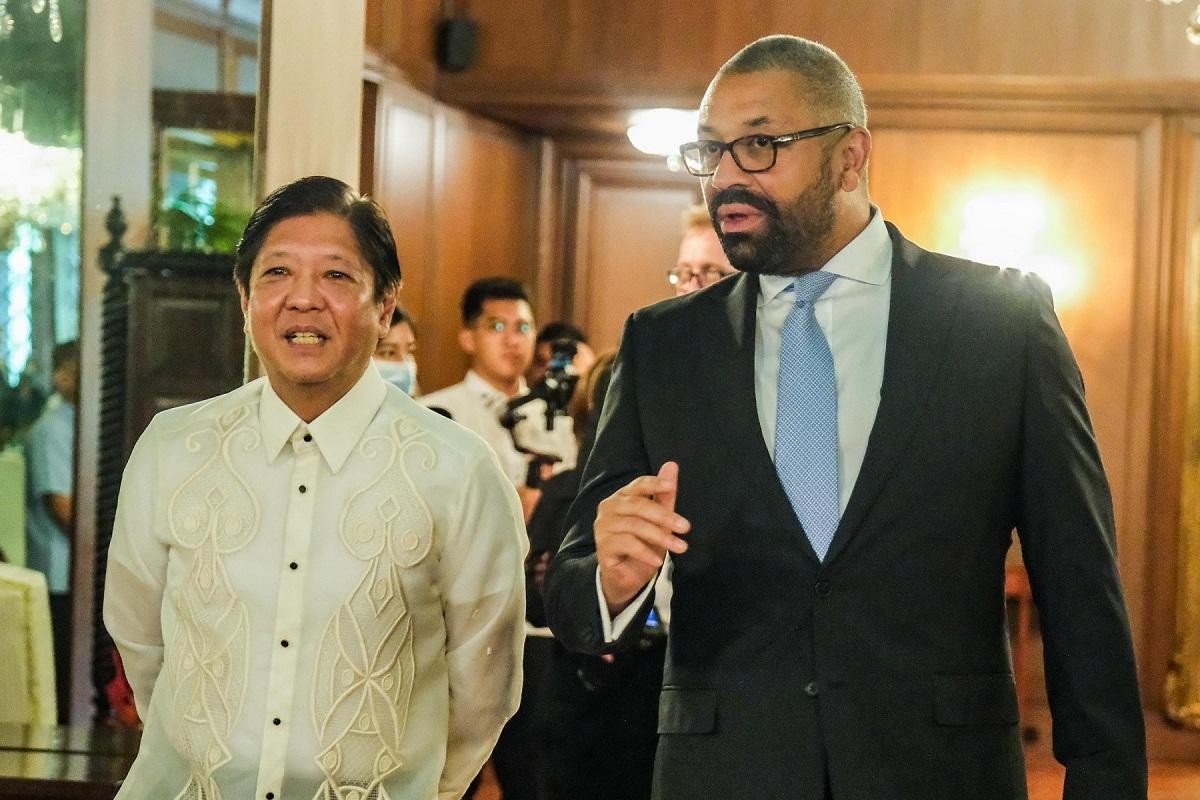 (08.29) Tổng thống Philippines Ferdinand Marcos Jr. và Ngoại trưởng Anh James Cleverly ngày 29/8. (Nguồn: DPA)