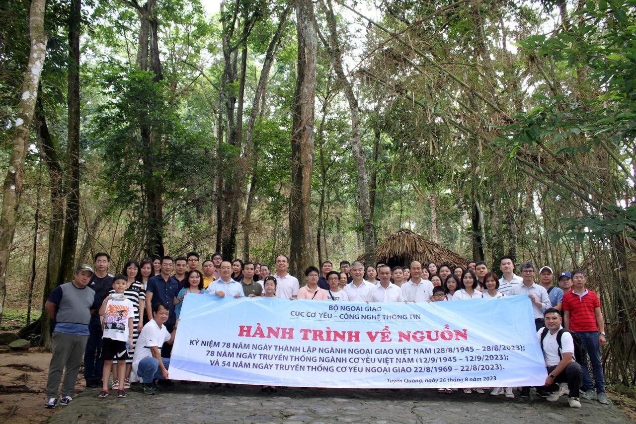 Cục Cơ yếu và Công nghệ thông tin, Bộ Ngoại giao tổ chức hành trình về nguồn Cục Cơ yếu và Công nghệ thông tin, Bộ Ngoại giao tổ chức hành trình về nguồn