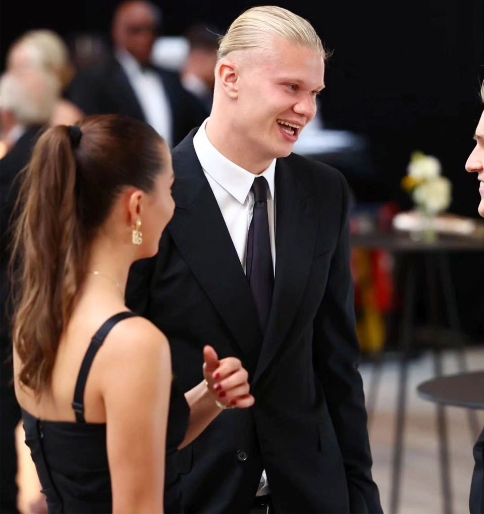 Từ ngày công khai hẹn hò cuối năm ngoái, siêu sao sinh năm 2000 và bạn gái đồng hương thường xuyên xuất hiện cùng nhau trong các sự kiện lớn. 