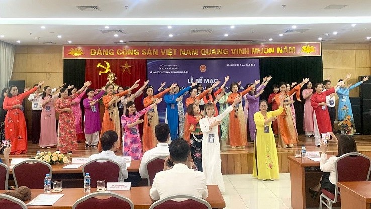 Bế giảng Khoá tập huấn giảng dạy tiếng Việt cho giáo viên người Việt Nam ở nước ngoài năm 2023