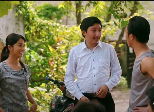 Làng trong phố tập 24: Lộ bí mật Nhung 'trà xanh' tặng áo cho Hiếu