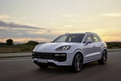 Cận cảnh Porsche Cayenne Turbo E-Hybrid 2024 vừa ra mắt tại Mỹ, giá gần 3,6 tỷ đồng
