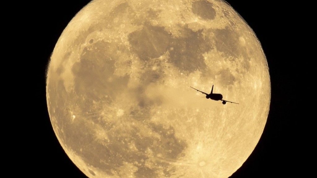 Hình ảnh siêu trăng hiếm gặp xuất hiện trên bầu trời Hà Nội