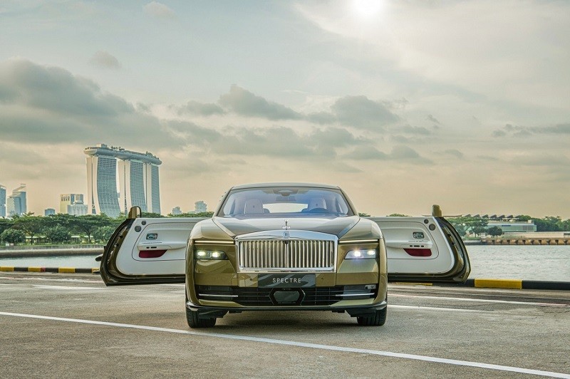 Cận cảnh xe điện siêu sang Rolls-Royce Spectre vừa ra mắt tại Singapore, giá hơn 38 tỷ đồng Cận cảnh xe điện siêu sang Rolls-Royce Spectre vừa ra mắt tại Singapore, giá hơn 38 tỷ đồng