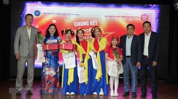 Đông đảo bà con tham gia cuộc thi Tìm kiếm tài năng của Hội người Việt Nam ở Nga