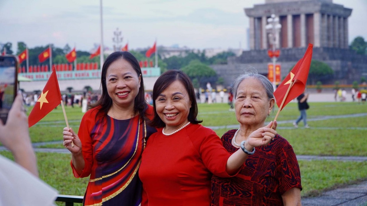 Sắc đỏ tràn ngập trong Ngày Quốc khánh 2/9 tại Thủ đô Hà Nội