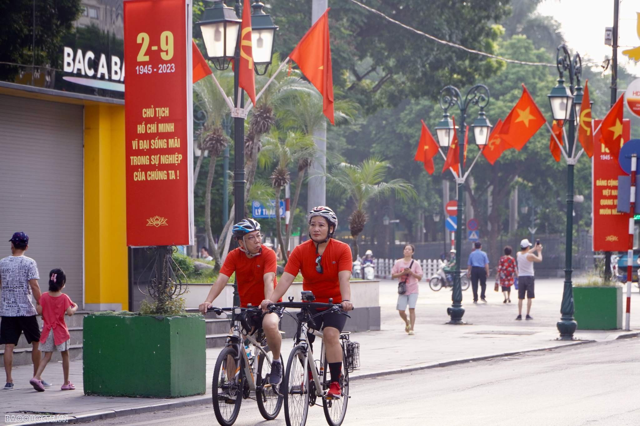 Sắc đỏ tràn ngập trong Ngày Quốc khánh 2/9 tại Thủ đô Hà Nội