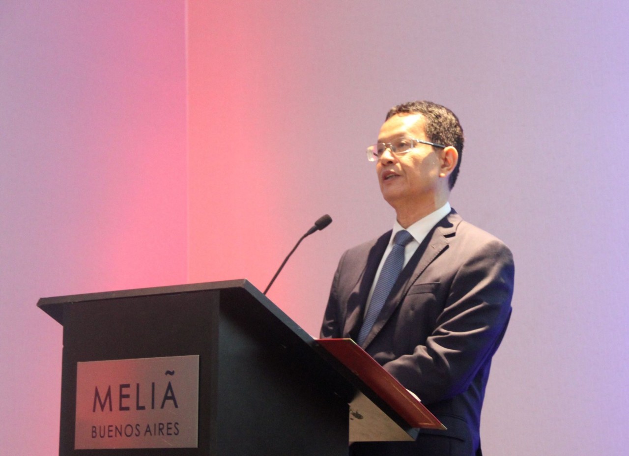 Đại sứ Việt Nam tại Argentina Dương Quốc Thanh phát biểu tại lễ kỷ niệm. (Nguồn: TTXVN) Đại sứ Việt Nam tại Argentina Dương Quốc Thanh phát biểu tại lễ kỷ niệm. (Nguồn: TTXVN)