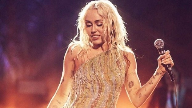 Vì sao Miley Cyrus quyết định ngừng lưu diễn?