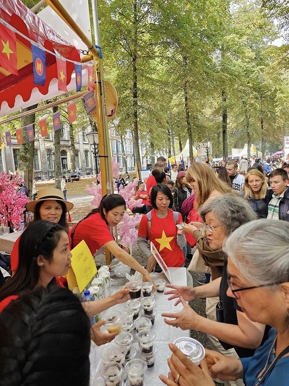 Đại sứ quán Việt Nam tại Hà Lan tham gia Embassy Festival 2023
