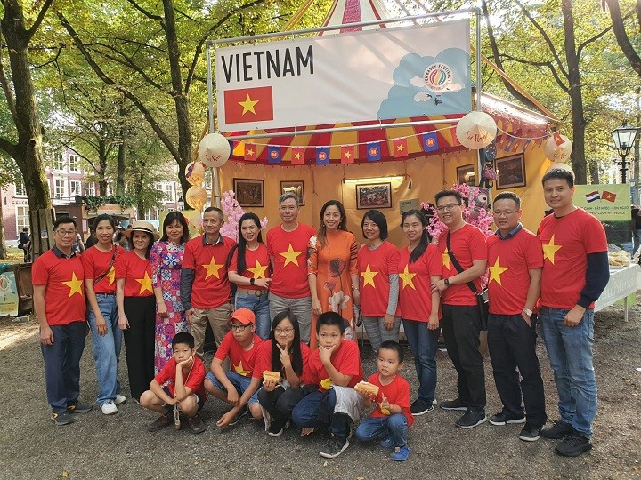 Đại sứ quán Việt Nam tại Hà Lan tham gia Embassy Festival 2023