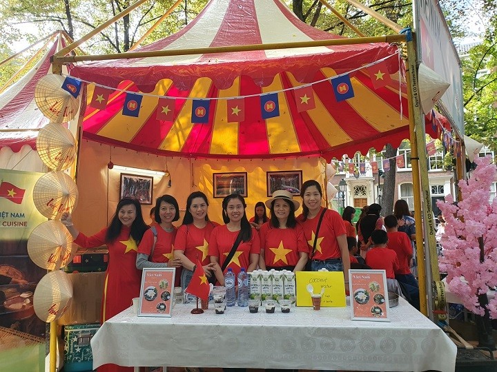 Đại sứ quán Việt Nam tại Hà Lan tham gia Embassy Festival 2023