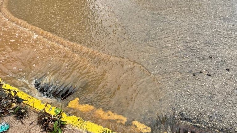 Tây Ban Nha: Thủ đô Madrid cảnh báo đặc biệt nguy hiểm khi mưa lớn bất thường