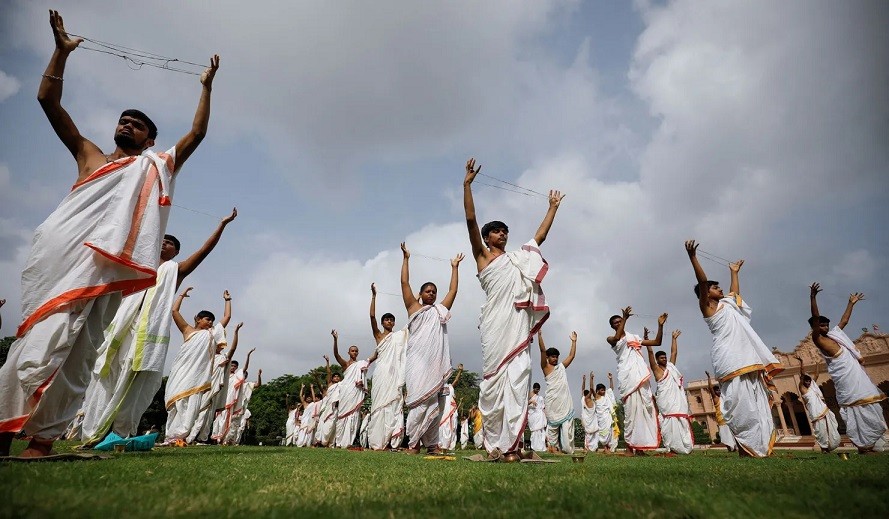 Ảnh ấn tượng (28/8-3/9): Đề cập Thế chiến II, ông Putin nói Nga ‘bất khả chiến bại’, tên lửa ở thủ đô Ukraine, Mỹ ủng hộ một quyết định của Nhật