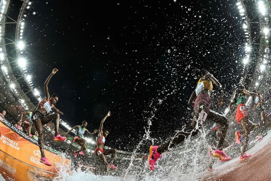 Ảnh ấn tượng (28/8-3/9): Đề cập Thế chiến II, ông Putin nói Nga ‘bất khả chiến bại’, tên lửa ở thủ đô Ukraine, Mỹ ủng hộ một quyết định của Nhật