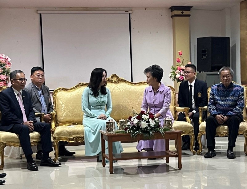 Làm công tác cộng đồng tại các tỉnh Đông Bắc Thái Lan Làm công tác cộng đồng tại các tỉnh Đông Bắc Thái Lan