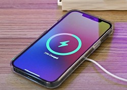 Chuyên gia khuyến cáo điện thoại còn bao nhiêu % pin thì nên cắm sạc?