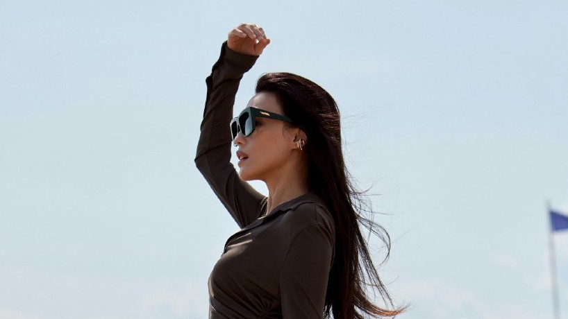 Dự Liên hoan phim Venice, diễn viên Thư Kỳ nhận mưa lời khen phong cách và nhan sắc