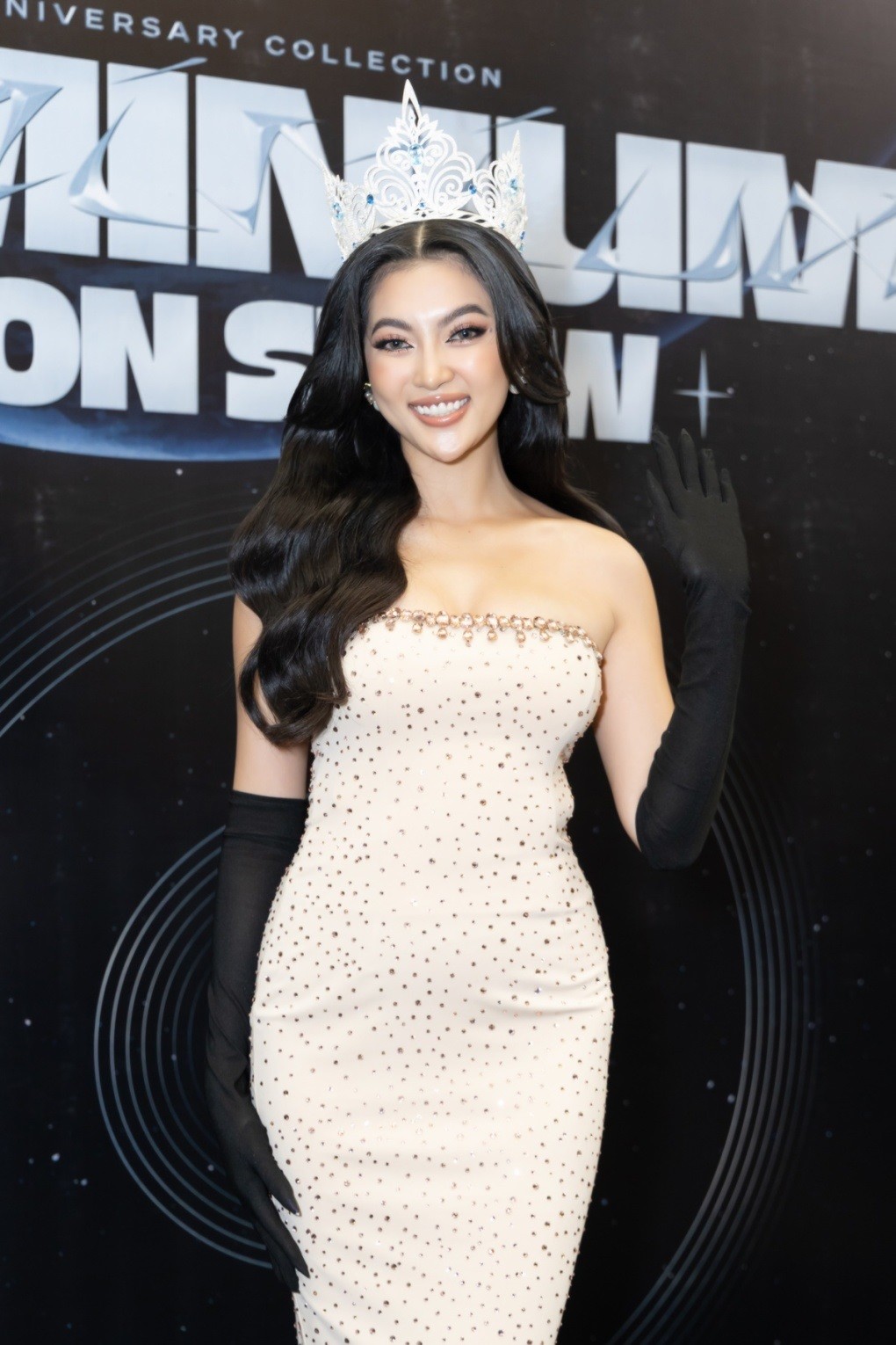 Ngắm dàn mỹ nhân dự show thời trang kỷ niệm 10 năm làm nghề của siêu mẫu Lan Khuê