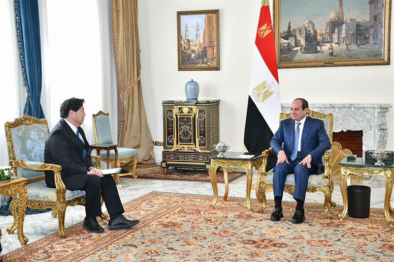 Tổng thống Ai Cập Abdel-Fattah al-Sisi và Ngoại trưởng Nhật Bản Yoshimasa Hayashi tại thủ đô Cairo ngày 6/9. (Nguồn: Ahram) Tổng thống Ai Cập Abdel-Fattah al-Sisi và Ngoại trưởng Nhật Bản Yoshimasa Hayashi tại thủ đô Cairo ngày 6/9. (Nguồn: Ahram)
