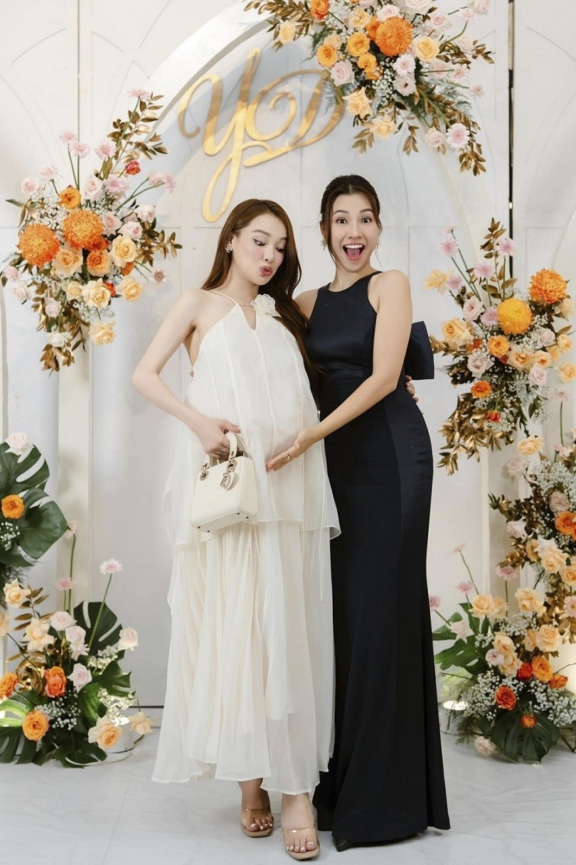 Cùng ngắm những chiếc túi hàng hiệu nhỏ xi, trang nhã đồng hành với Nhã Phương trong thời gian mang bầu Cùng ngắm những chiếc túi hàng hiệu nhỏ xi, trang nhã đồng hành với Nhã Phương trong thời gian mang bầu