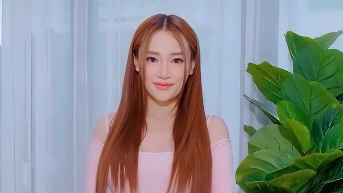 'Bóc giá' những chiếc túi hàng hiệu nhỏ xinh, trang nhã đồng hành cùng Nhã Phương