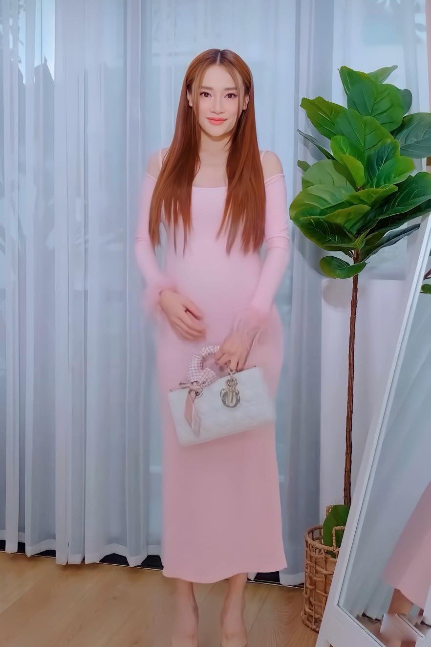 Cùng ngắm những chiếc túi hàng hiệu nhỏ xi, trang nhã đồng hành với Nhã Phương trong thời gian mang bầu Cùng ngắm những chiếc túi hàng hiệu nhỏ xi, trang nhã đồng hành với Nhã Phương trong thời gian mang bầu