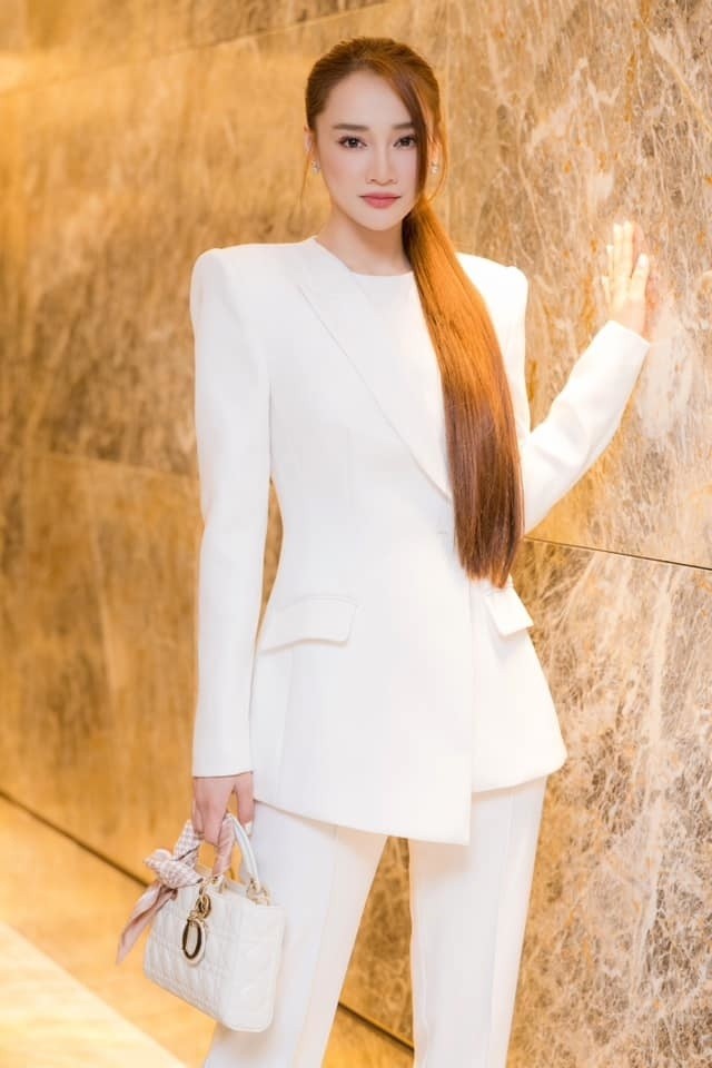 Cùng ngắm những chiếc túi hàng hiệu nhỏ xi, trang nhã đồng hành với Nhã Phương trong thời gian mang bầu Cùng ngắm những chiếc túi hàng hiệu nhỏ xi, trang nhã đồng hành với Nhã Phương trong thời gian mang bầu