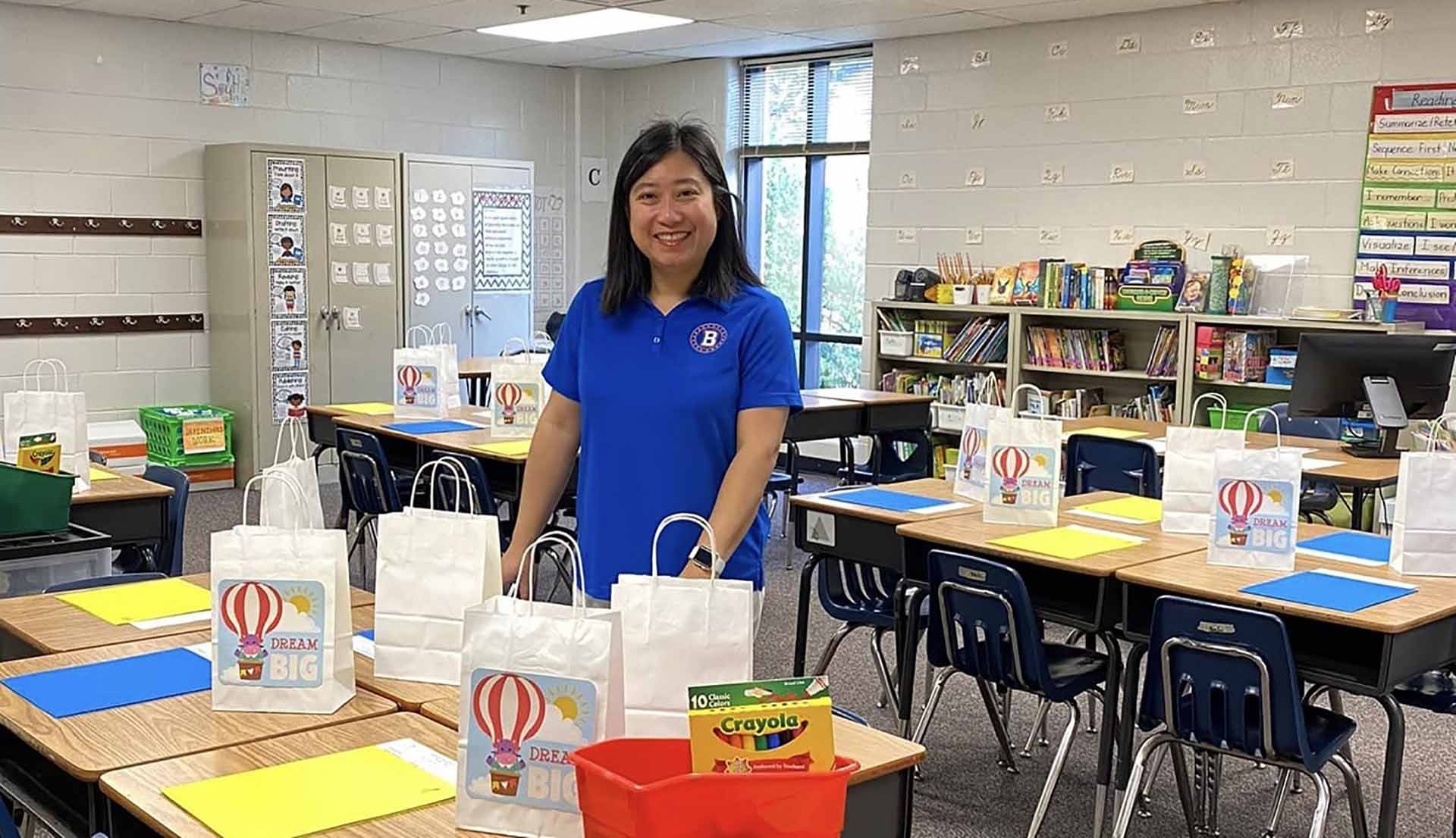 Chị Đinh Thu Hồng trên giảng đường tại Mỹ. (Ảnh: NVCC)